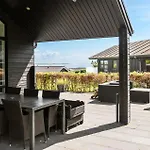 4 Bedroom Beautiful In Хадерслев