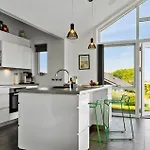 Σπίτι διακοπών 4 Bedroom Beautiful In *