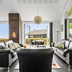 4 Bedroom Beautiful In Дом отдыха