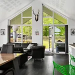 4 Bedroom Beautiful In * Хадерслев