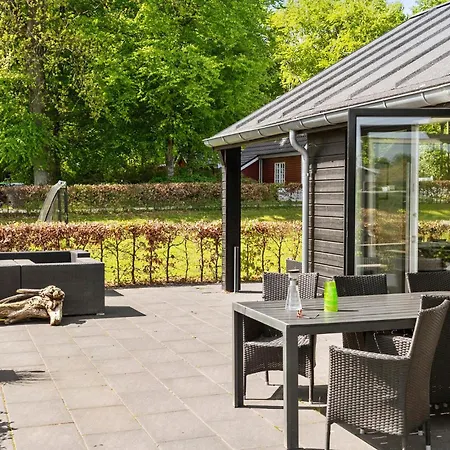 4 Bedroom Beautiful In Holiday home