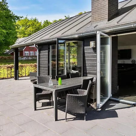 4 Bedroom Beautiful In Nyaraló *