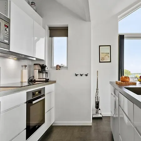 4 Bedroom Beautiful In Semesterbostad