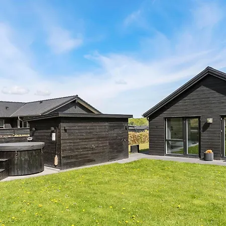 4 Bedroom Beautiful In Haderslev