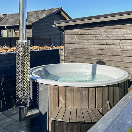 4 Bedroom Beautiful In Nyaraló