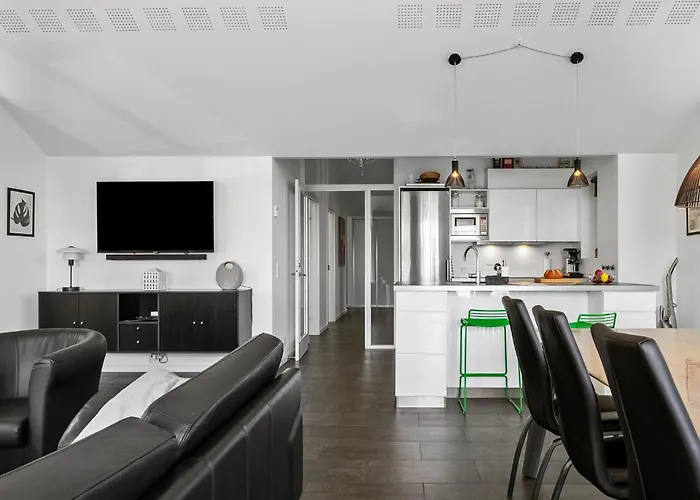 4 Bedroom Beautiful In *